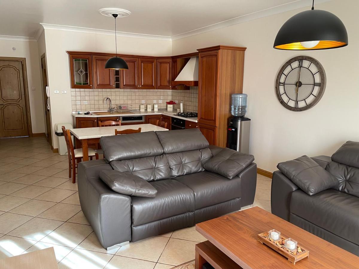 Beautiful Central Apartment With Pool St. Paul's Bay Exterior photo